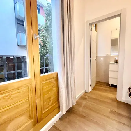Piso En Gracia De 3 Dobles Suits 아파트